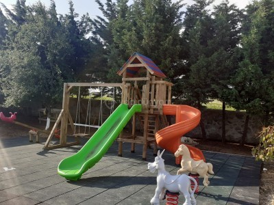 TEK KULELİ DÜZ VE DÖNER KAYDIRAKLI AHŞAP ÇOCUK OYUN PARKI