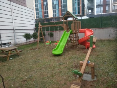 TEK KULELİ DÜZ VE DÖNER KAYDIRAKLI AHŞAP ÇOCUK OYUN PARKI