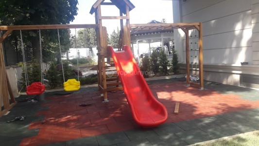 TEK KULELİ DÜZ KAYDIRAKLI TIRMANMALI AHŞAP ÇOCUK OYUN PARKI