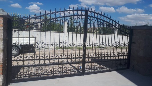 Ferforje bahce kapilari