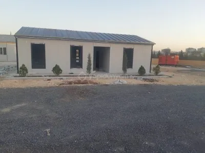 işçi yatakhaneleri. satiş ofisleri. toplantı salonları. işçi yemekhaneleri.
